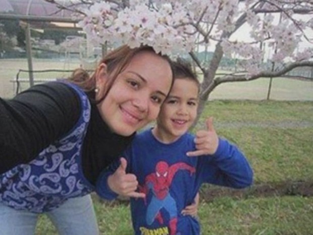 Mãe e filho moravam no Japão, mas possuíam família em Itariri (Foto: Reprodução / TV Tribuna)