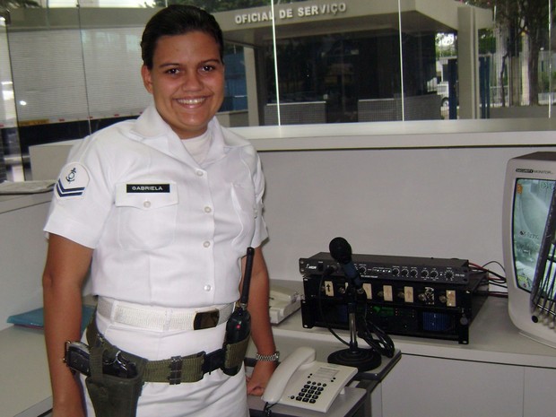 Gabriela na época em que trabalhava na Marinha; ela deixou a carreira militar para tentar uma vaga na PF (Foto: Arquivo pessoal)