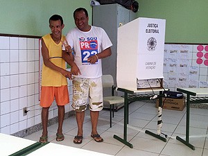 Deficiente visual faz questão de votar, em Vila Velha (Foto: Juirana Nobres/ G1 ES)