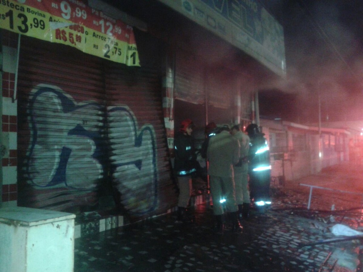 Incêndio atinge mercadinho na Zona Norte de Manaus - Globo.com