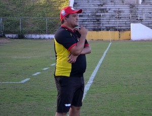 Higor César, técnico do Globo FC (Foto: Jocaff Souza/GloboEsporte.com)