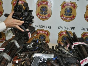 Armas recolhidas pela Polícia Federal em Pernambuco (Foto: Divulgação/Policia Federal) Armas recolhidas pela Polícia Federal em Pernambuco (Foto: Divulgação/Policia Federal)