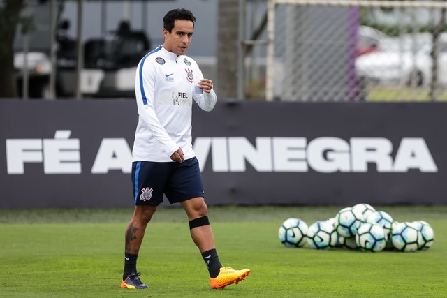 Jadson deve voltar ao Corinthians contra o Bahia; Marquinhos Gabriel fará exames
