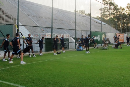 Sem Prass e Valdivia, Verdão faz treino leve na manhã de sábado