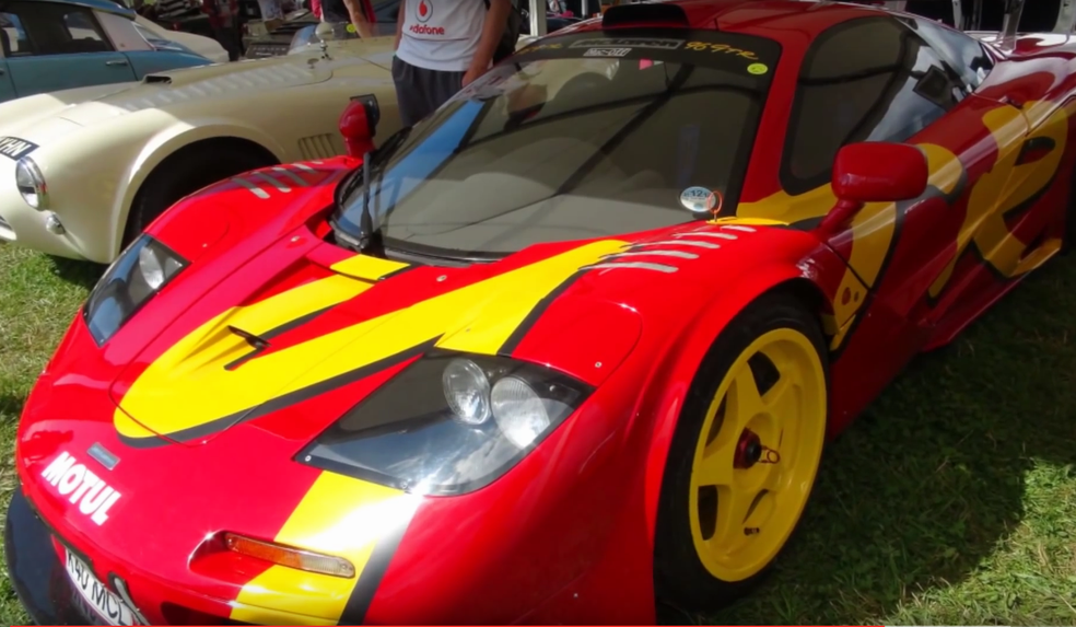Este é o McLaren F1 GTR de Nick Mason, ex-baterista do Pink Floyd: máquina é avaliada em cerca de R$ 11,5 milhões (Foto: Reprodução/Youtube)