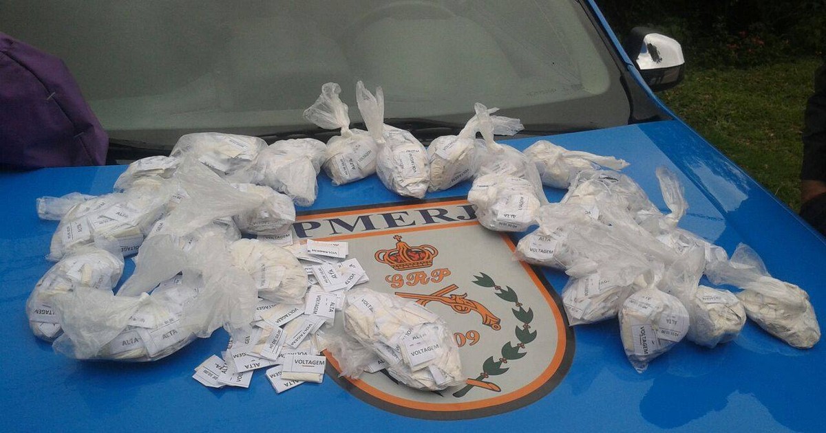 PM de Teresópolis, RJ, apreende mais de 2 mil cápsulas de cocaína - Globo.com
