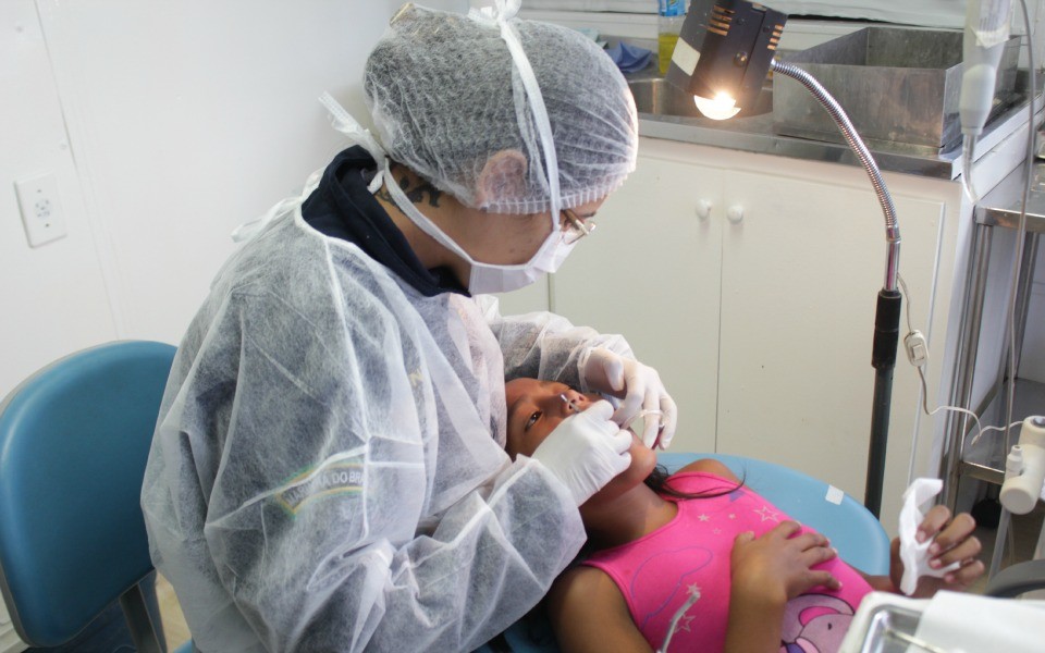 Dentre os atendimentos, o serviço odontológico foi um dos mais procurados (Foto: Katiúscia Monteiro/ G1 AM)
