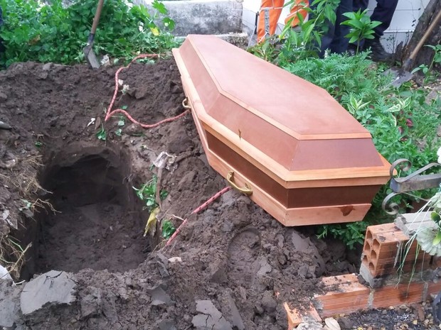 Corpo de adolescente espancado foi enterrado em Teresina (Foto: Ellyo Teixeira/G1)