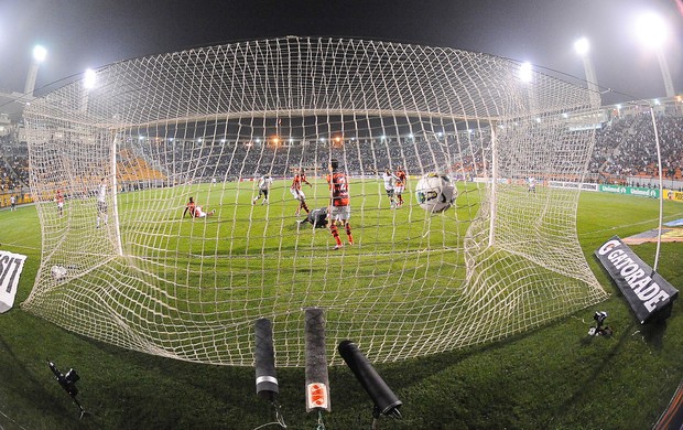 Paulinho gol Corinthians (Foto: Marcos Ribolli / Globoesporte.com)