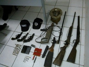 Armas apreendidas durante operação em Teresina (Foto: Ellyo Teixeira/G1)