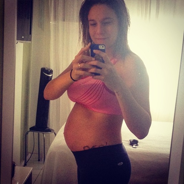 Fernanda Gentil exibe barrigão de sete meses (Foto: Instagram/ Reprodução)
