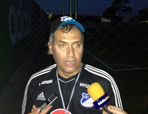 Hernan Torres, técnico do Millonarios (Foto: Marcelo Prado)