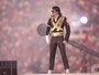 O cantor se apresentou no Super Bowl em 1993