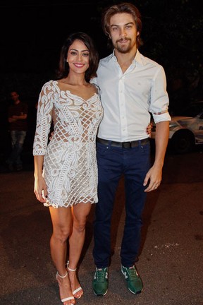 Carol Castro e o marido, Raphael Sander, em festa em São Paulo (Foto: Manuela Scarpa e Marcos Ribas/ Foto Rio News)