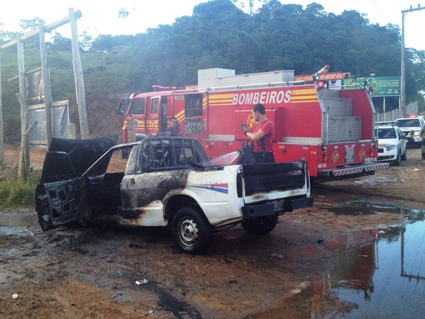 G Briga De Casal Termina Carro Queimado Em Florian Polis