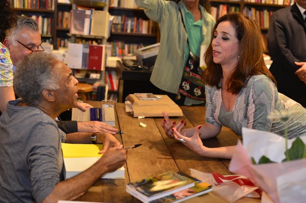 Marisa Orth confere lançamento de livro de Gilberto Gil (Foto: Andre Muzell / AgNews)