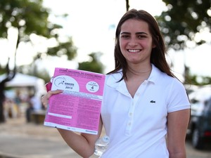 A estudante alagoana, Laís Borges, 18, diz que é boa em matemática e está confiante para o segundo dia do Enem (Foto: Jonathan Lins/G1)