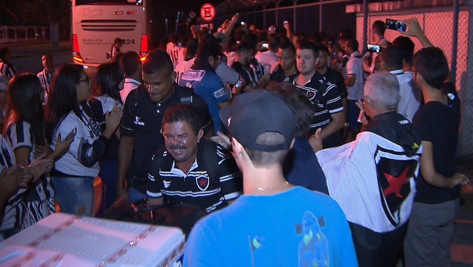 botafogo-pb, torcida, aeroporto castro pinto (Foto: Reprodução / TV Cabo Branco)