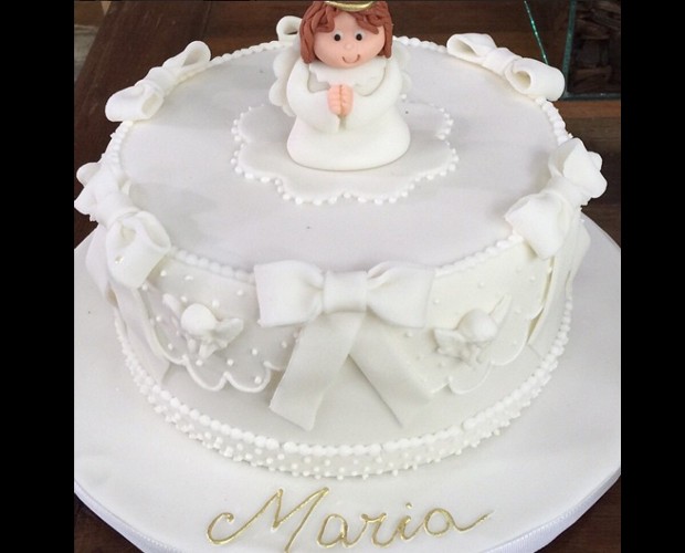 Ana postou nas redes sociais foto do bolo do batizado (Foto: Arquivo Pessoal)