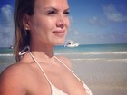 Com 41 anos, Eliana sensualiza em selfie de biquíni em Miami