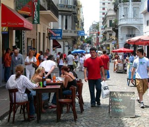 Rua de San Telmo num domingo (Foto: Prefeitura de Buenos Aires/Divulgação)