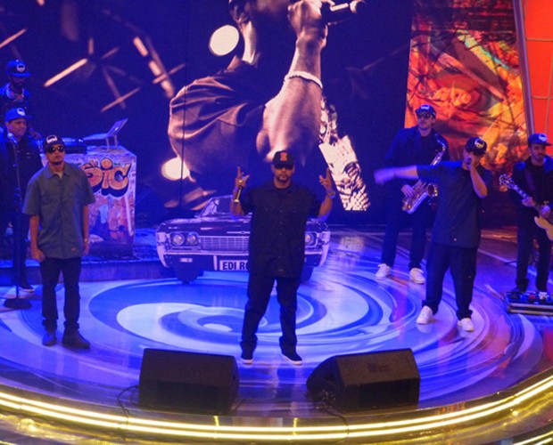 Edi Rock no palco do Caldeirão (Foto: Caldeirão do Huck/TV Globo)