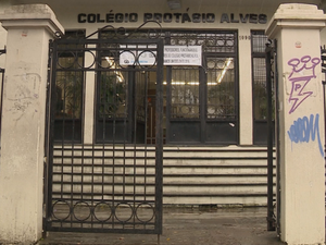 Entrada principal do Colégio Protásio Alves, em Porto Alegre, também está liberada (Foto: Reprodução/RBS TV)