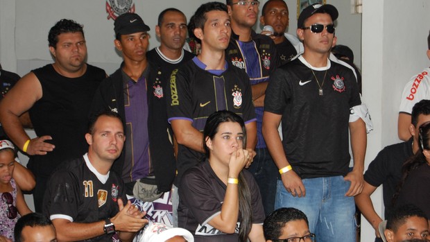 Torcedores apreensivos na Fiel João Pessoa (Foto: Lucas Barros / Globoesporte.com/pb)