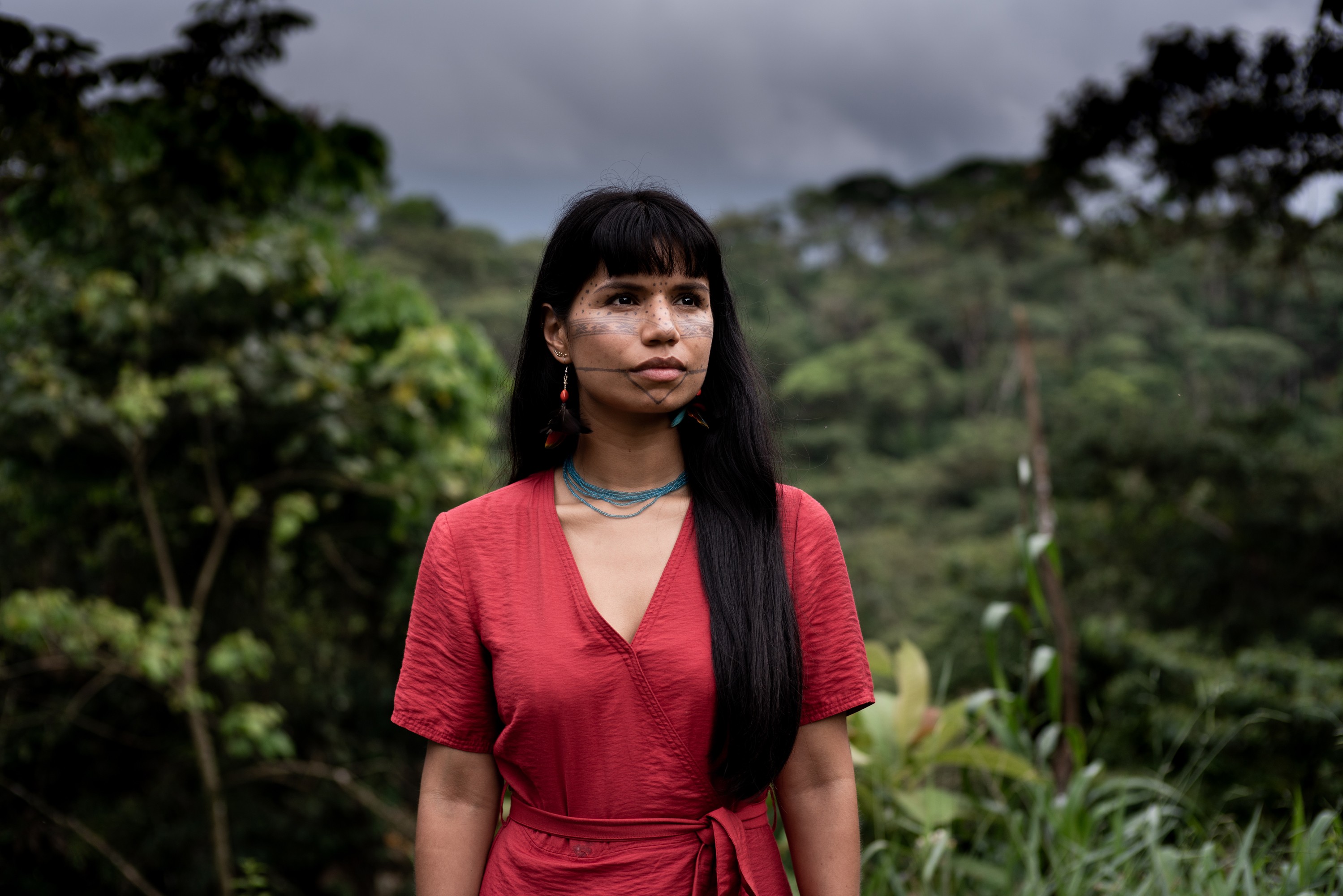 Nina no encontro do Dia Internacional da Mulher de lideranças indígenas e nações de toda a Amazônia equatoriana organizada pela Confederação dos Indígenas Nacionalidades do Equador (CONAIE) (Foto: Alice Aedy)