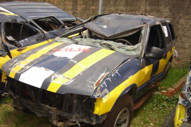 Chassis de viaturas da polícia são compradas em leilão por quadrilhas que roubam carros no RS (Foto: Divulgação/ PRF)