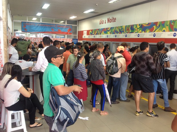 Filas em caixas eletrônicos já podem ser vista no primeiro dia de greve dos bancos em Porto Velho (Foto: Hosana Morais/G1) Filas em caixas eletrônicos já podem ser vista no primeiro dia de greve dos bancos em Porto Velho (Foto: Hosana Morais/G1)