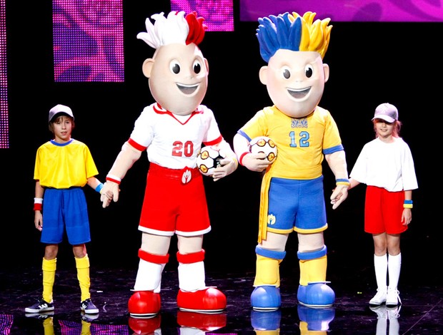 mascotes da eurocopa 2012 são apresentados (Foto: Reuters)