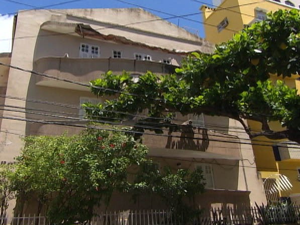 Parte de prédio desabou no bairro da Barra (Foto: Reprodução/TV Bahia)