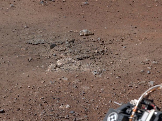 Jipe-robô Curiosity capta imagem do solo de Marte na última sexta-feira (17) (Foto: AFP)