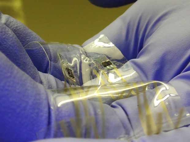 Pele artificial flexíveis com mecanorreceptores  (Foto: Bao Research Group/Stanford University)