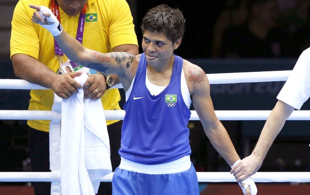 Adriana Araújo na luta de boxe contra Mahjouba Oubtil (Foto: EFE)