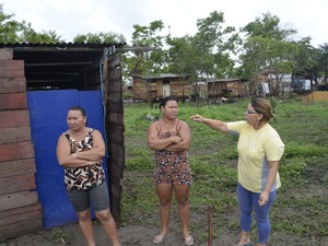 Moradores de área invadida apreensivos com reintegração de posse em Macapá (Foto: John Pacheco/G1)