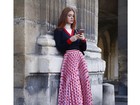 Marina Ruy Barbosa usa saia de corações durante passeio em Paris