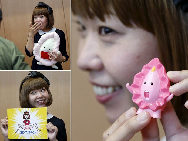A artista conhecida como Rokudenashiko mostra peças que ela fez com inspiração na vagina, em coletiva de imprensa após sessão de julgamento em Tóquio. Processada no Japão por obscenidade, ela alega que isso só mostra quanto o país está atrás do Ocidente (Foto: Toru Hanai/Reuters)