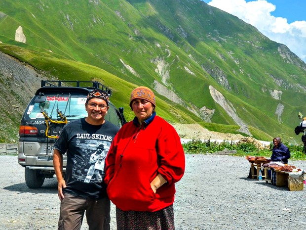 Em uma das recentes viagens feita por Ailton, em Kazbegi, na Georgia (Foto: Arquivo Pessoal) Em uma das recentes viagens feita por Ailton, em Kazbegi, na Georgia (Foto: Arquivo Pessoal)