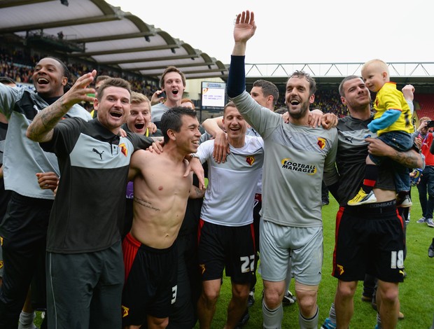 Almunia watford comemoram vitória sobre o Leicester  (Foto: Agência Getty Images)