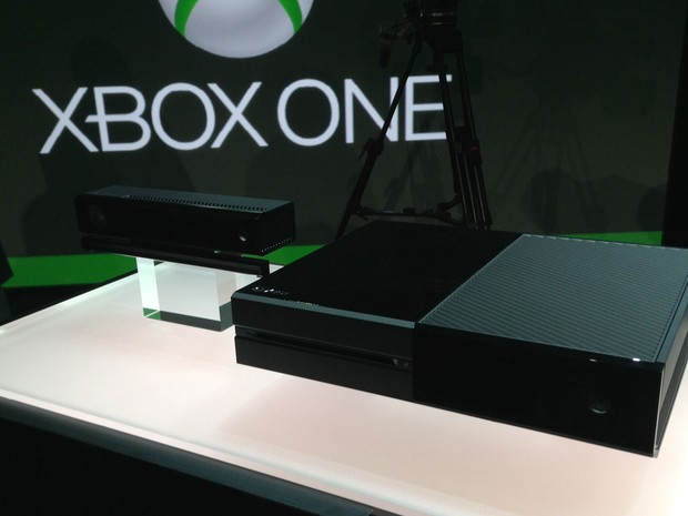 Kinect e novo console da Microsoft, o Xbox One, apresentado pela empresa nesta terça-feira (21) (Foto: Bruno Araujo/G1)