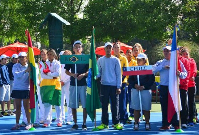 Brasileiras durante a abertura do zonal americano da Fed Cup (Foto: Divulgação)