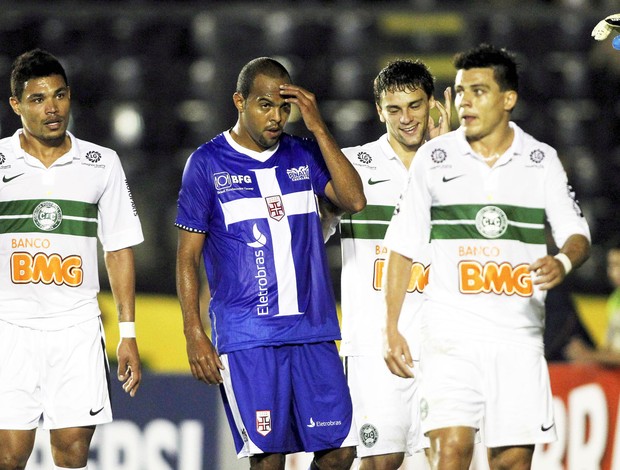Alecsandro, Vasco x Coritiba (Foto: Marcelo Theobald / Agência o Globo)