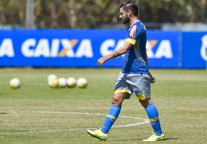 Rafael Sóbis em treino do Cruzeiro (Foto: Pedro Vilela/Light Press)