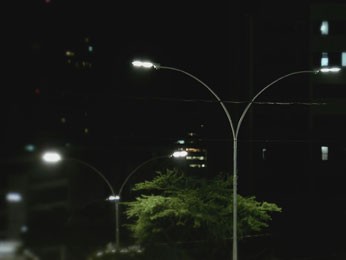 Lâmpadas de LED na Av. Domingos Ferreira economizam energia (Foto: Reprodução / TV Globo)