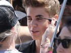 Justin Bieber passa rímel para gravar clipe