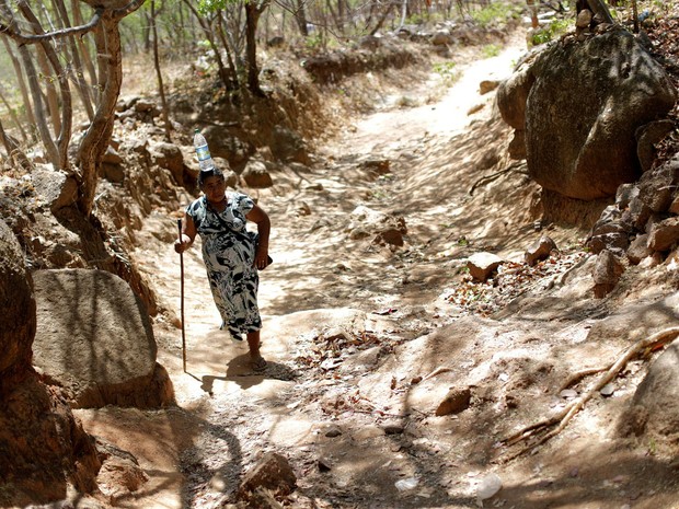 Romeiros andam mais de quatro quilômetros até capela em Juazeiro do Norte como demonstração de fé (Foto: Ueslei Marcelino/Reuters)