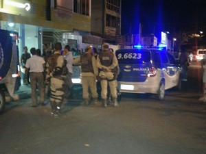 Jovem morreu a tiros em bar, na tarde de quarta-feira (Foto: Aldo Matos/Acorda Cidade.)