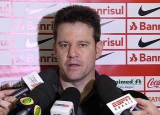 Técnico Argel Fucks em coletiva de imprensa após derrota de Inter para Santos na Vila Belmiro (Foto: Reprodução/SporTV) Técnico Argel Fucks em coletiva de imprensa após derrota de Inter para Santos na Vila Belmiro (Foto: Reprodução/SporTV)